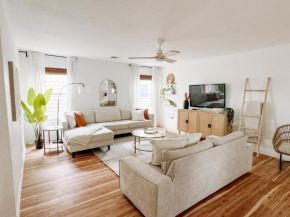 Cozy and Contemporary Casa near Six Flags and La Cantera
